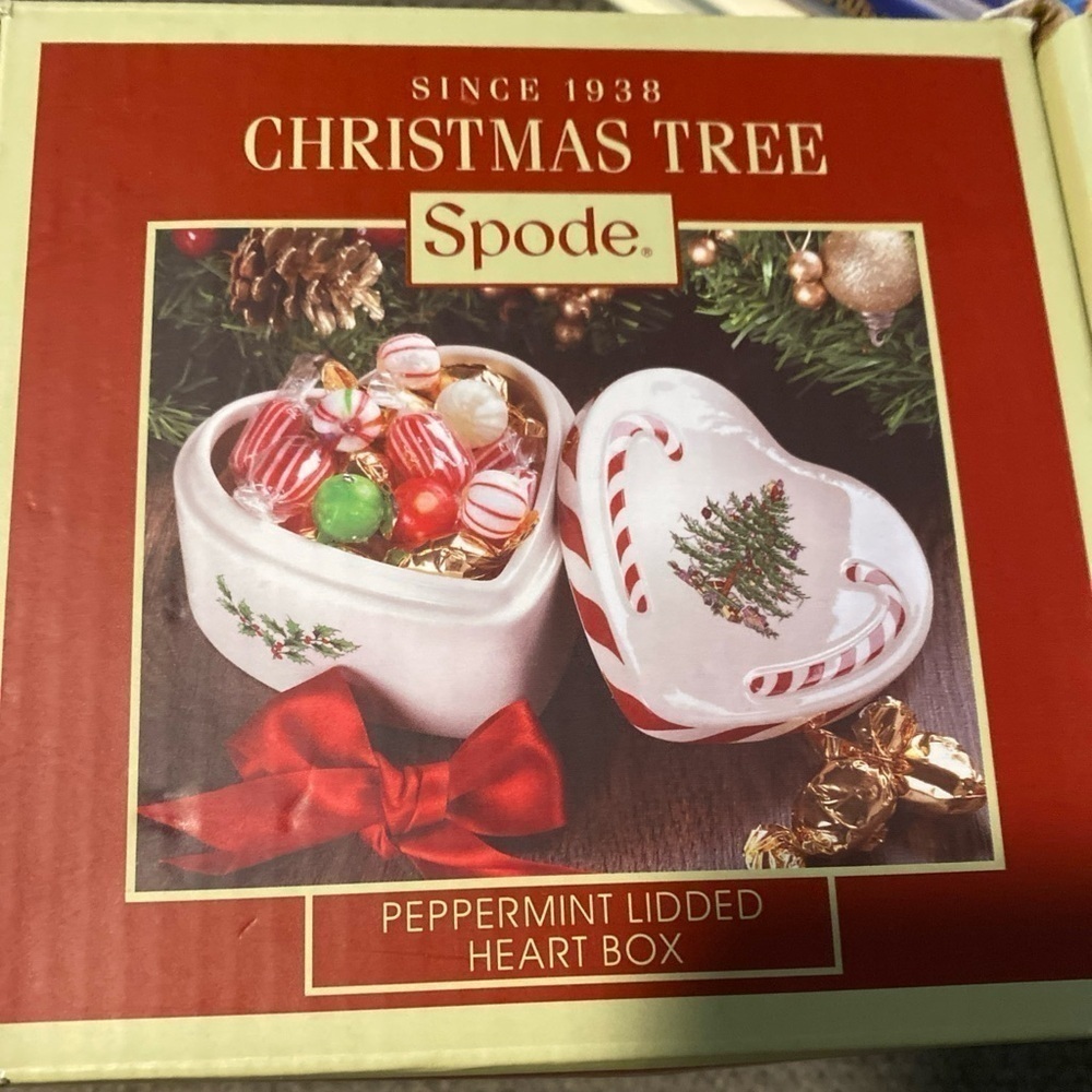 Spode Christmas‎ Tree Heart Shaped Trinket Box 5”.